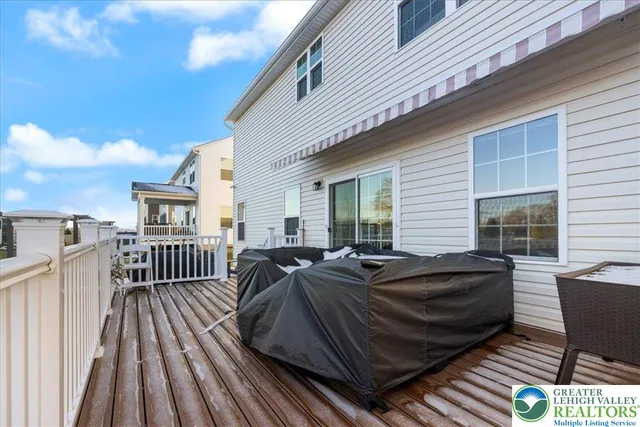 $599,000 | 1064 Woodmont Lane, Catasauqua, PA 18032