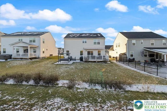 $599,000 | 1064 Woodmont Lane, Catasauqua, PA 18032