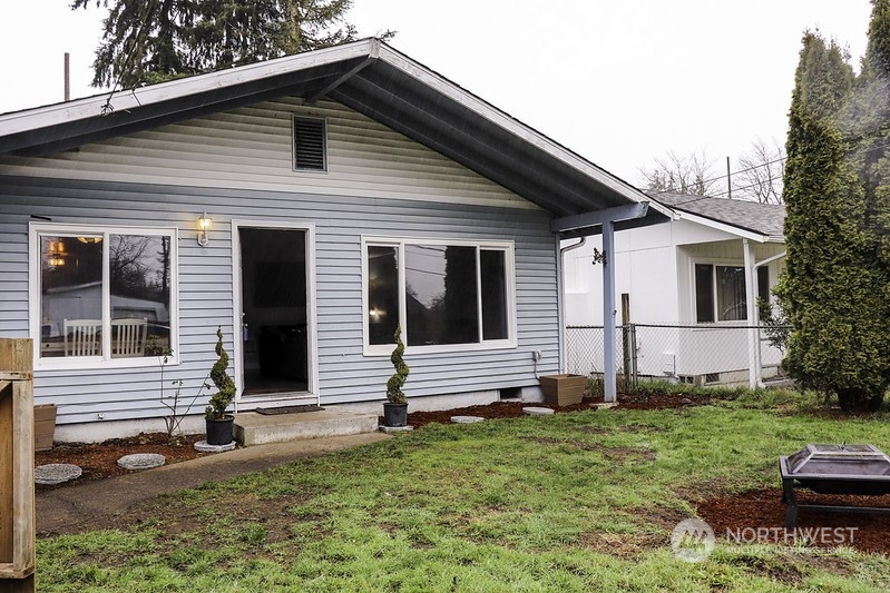 18124 Corvallis Street Southwest Rochester, WA 98579 - Photo 2 of 21 a front view of a house with garden