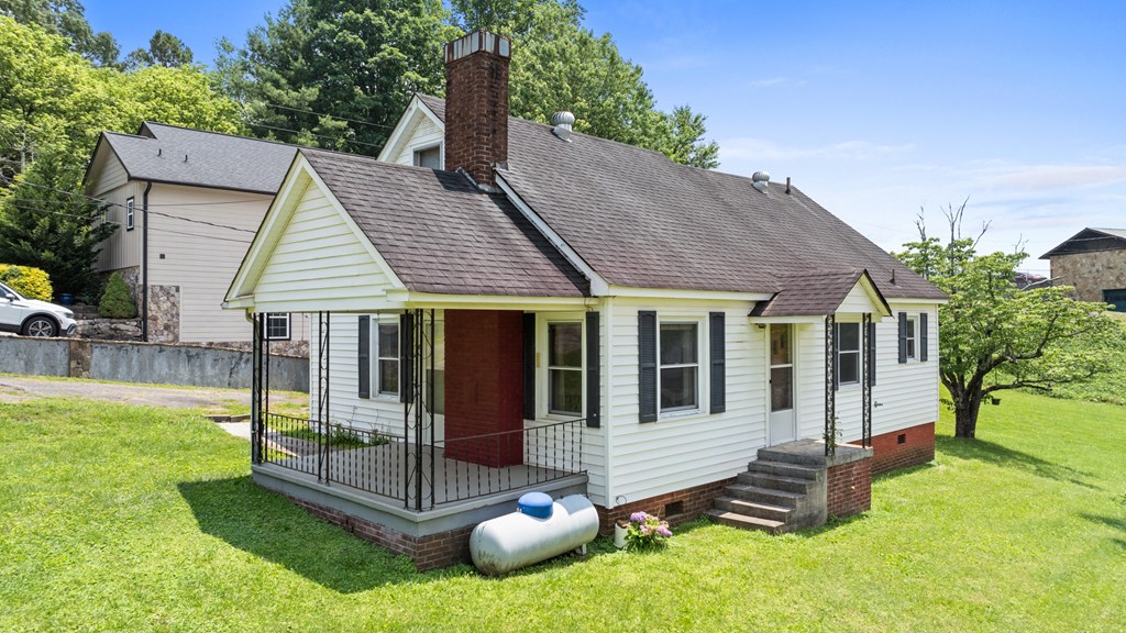 34 Hall Street Blue Ridge, GA 30513 - Photo 2 of 30