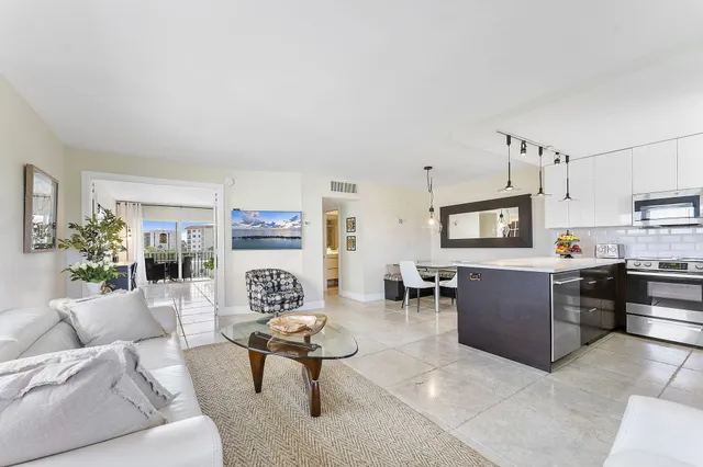 $3,500 | 2871 North Ocean Boulevard, Unit F339, Boca Raton, FL 33431