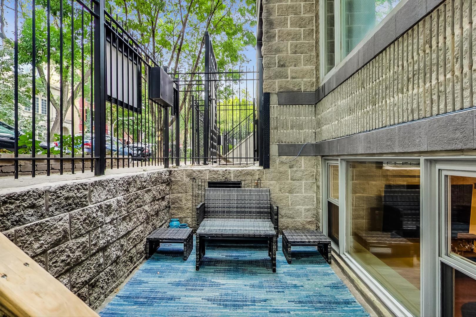 1407 North Mohawk Street, Unit G Chicago, IL 60610 - Photo 9 of 11 a view of outdoor space with seating area