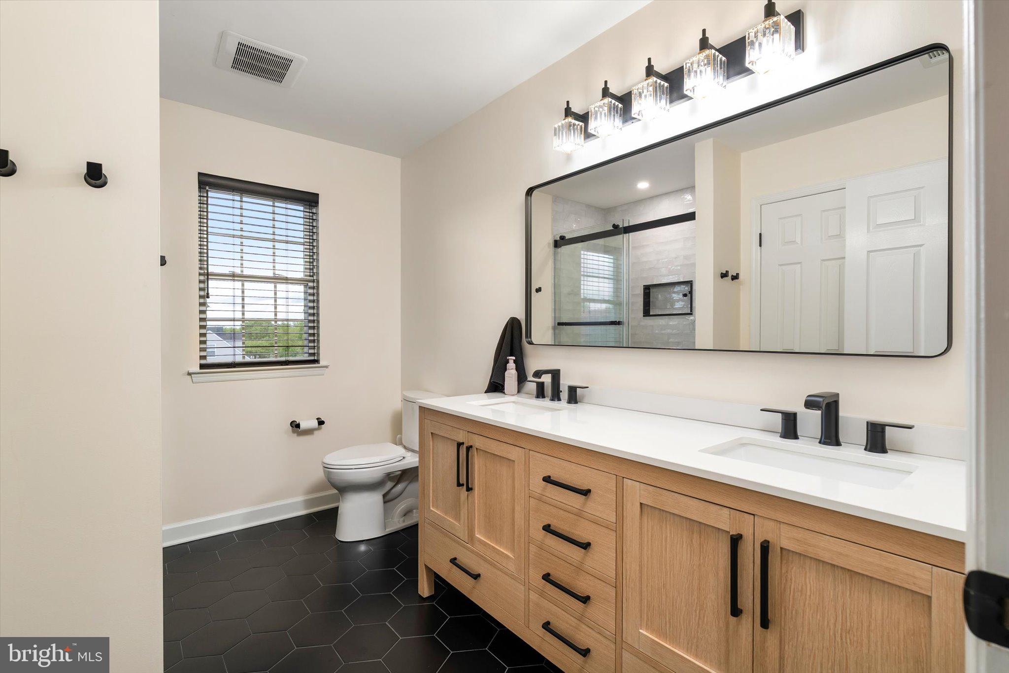 7 Country House Way Columbus, NJ 08022 - Photo 25 of 46