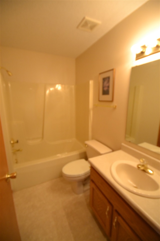 2323 Broken Oak Road Fort Wayne, IN 46818 - Photo 12 of 17