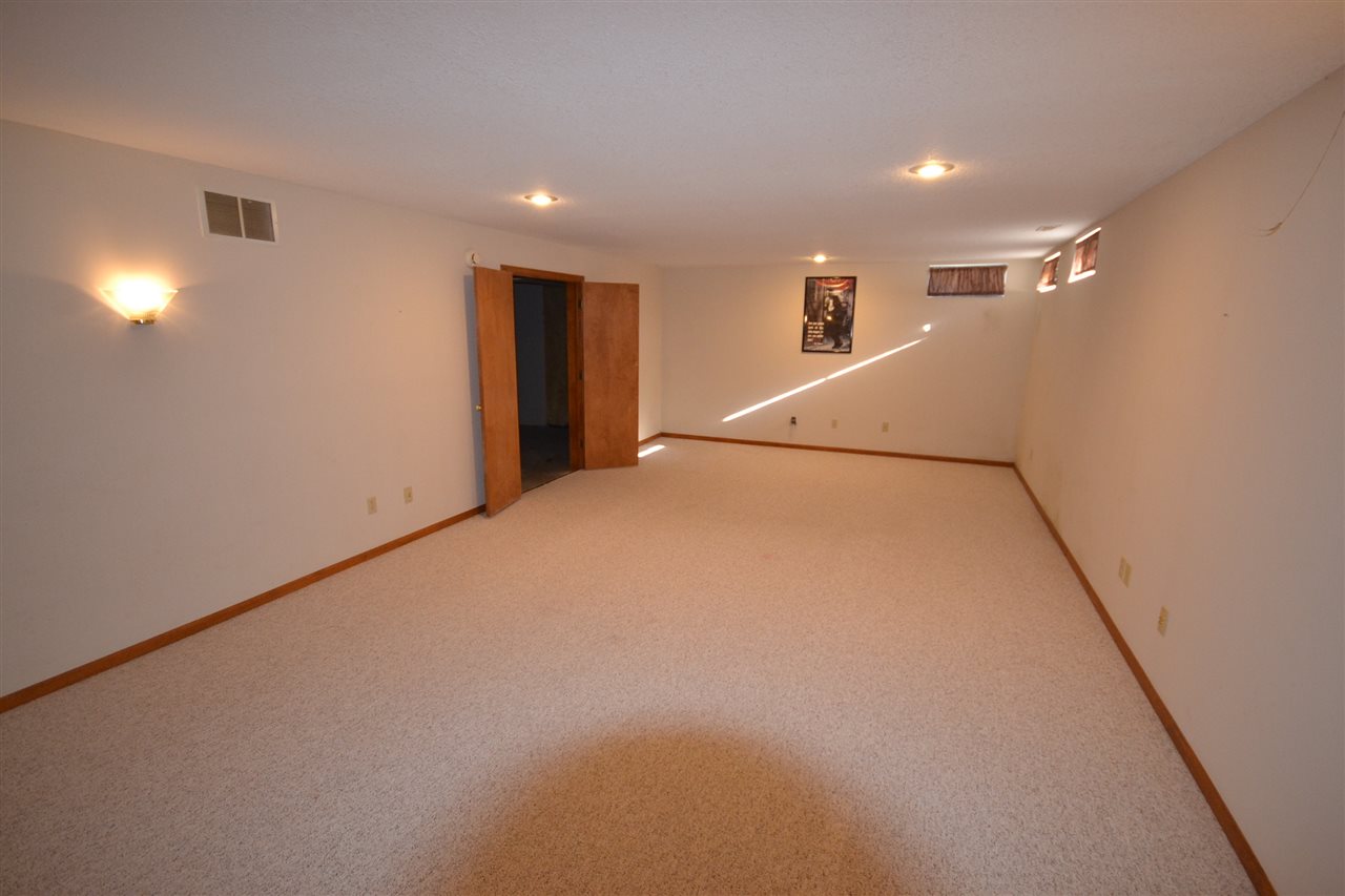 2323 Broken Oak Road Fort Wayne, IN 46818 - Photo 14 of 17