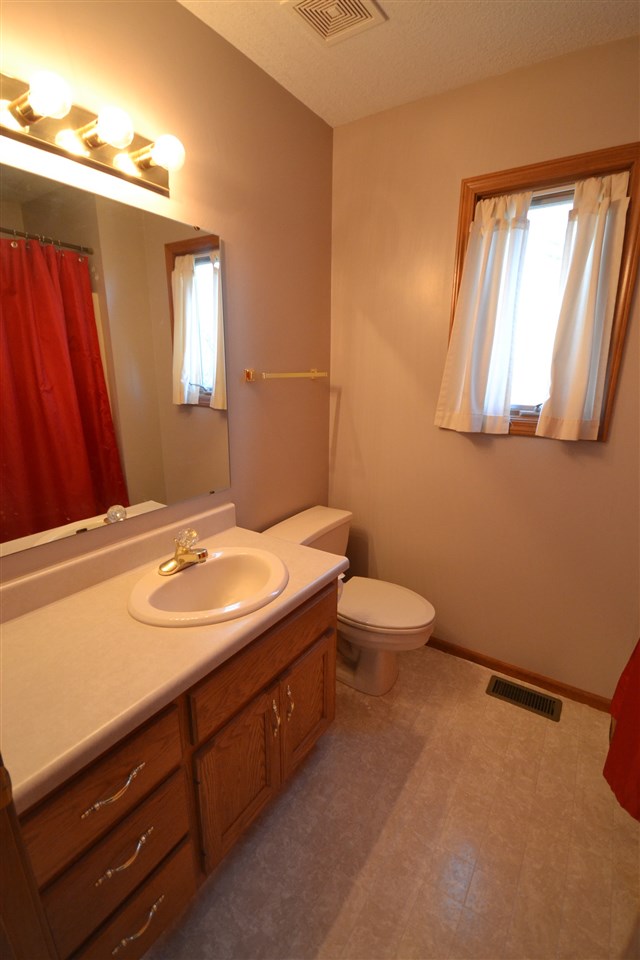 2323 Broken Oak Road Fort Wayne, IN 46818 - Photo 9 of 17