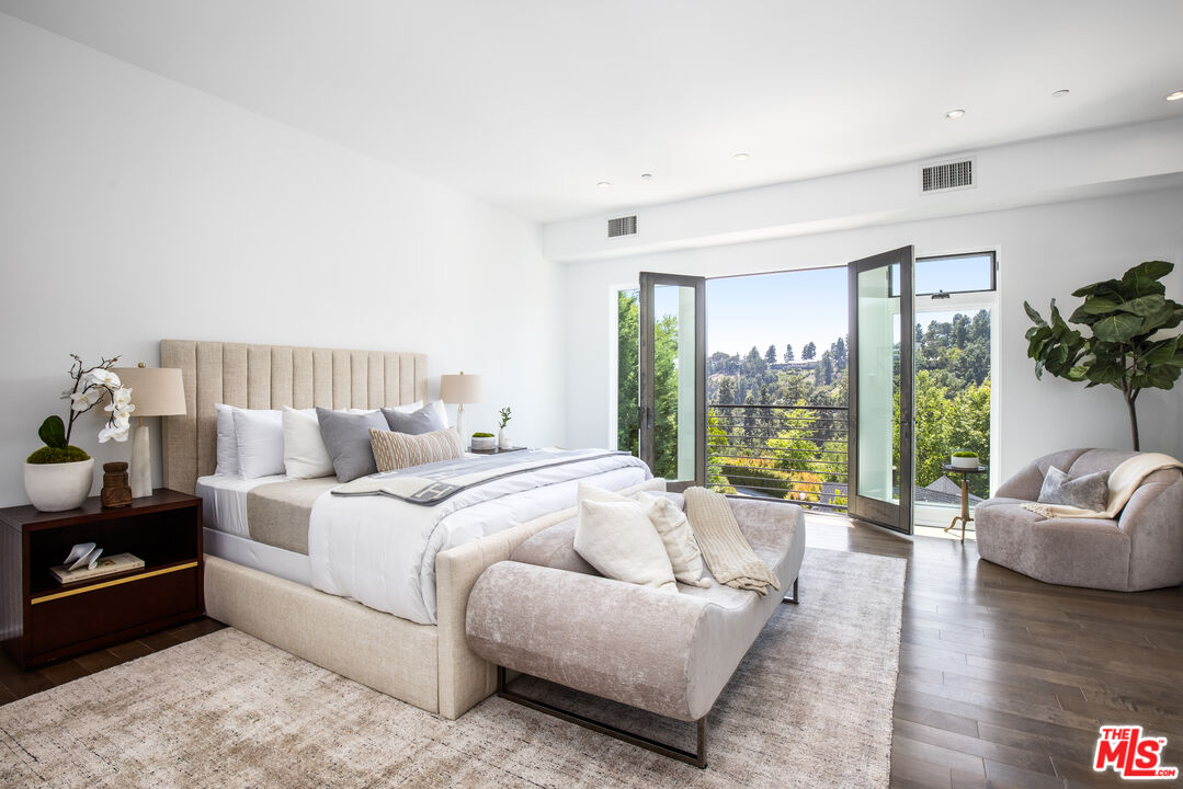 1642 Lindacrest Drive Beverly Hills, CA 90210 - Photo 11 of 22