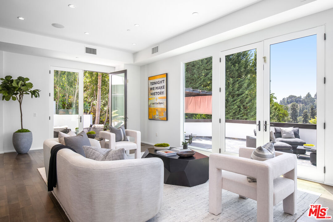 1642 Lindacrest Drive Beverly Hills, CA 90210 - Photo 2 of 22