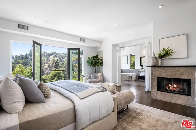 $3,695,000 | 1642 Lindacrest Drive, Beverly Hills, CA 90210
