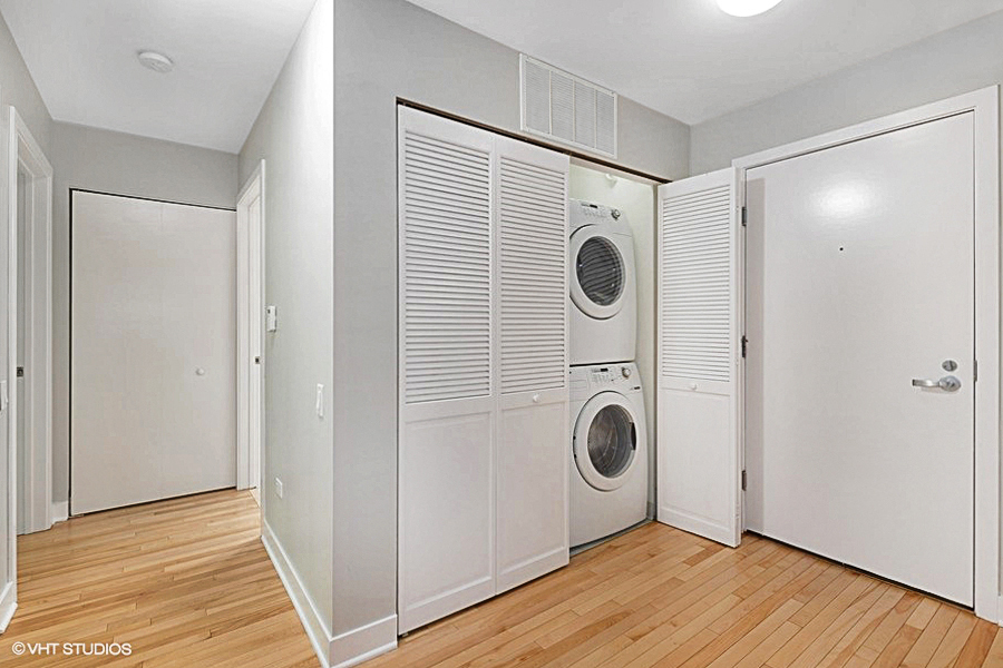 4311 North Sheridan Road, Unit 201 Chicago, IL 60613 - Photo 3 of 9