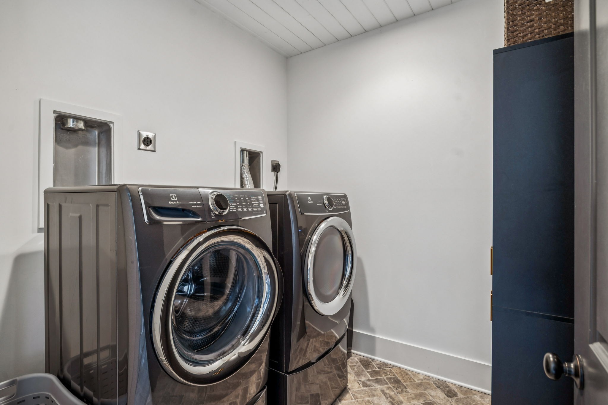 7204 Ludlow Drive College Grove, TN 37046 - Photo 25 of 59 a utility room with dryer and washer