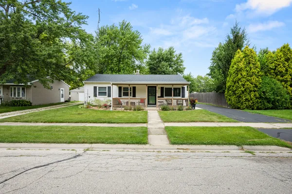 $249,900 | 621 Fairlane Avenue, DeKalb, IL 60115