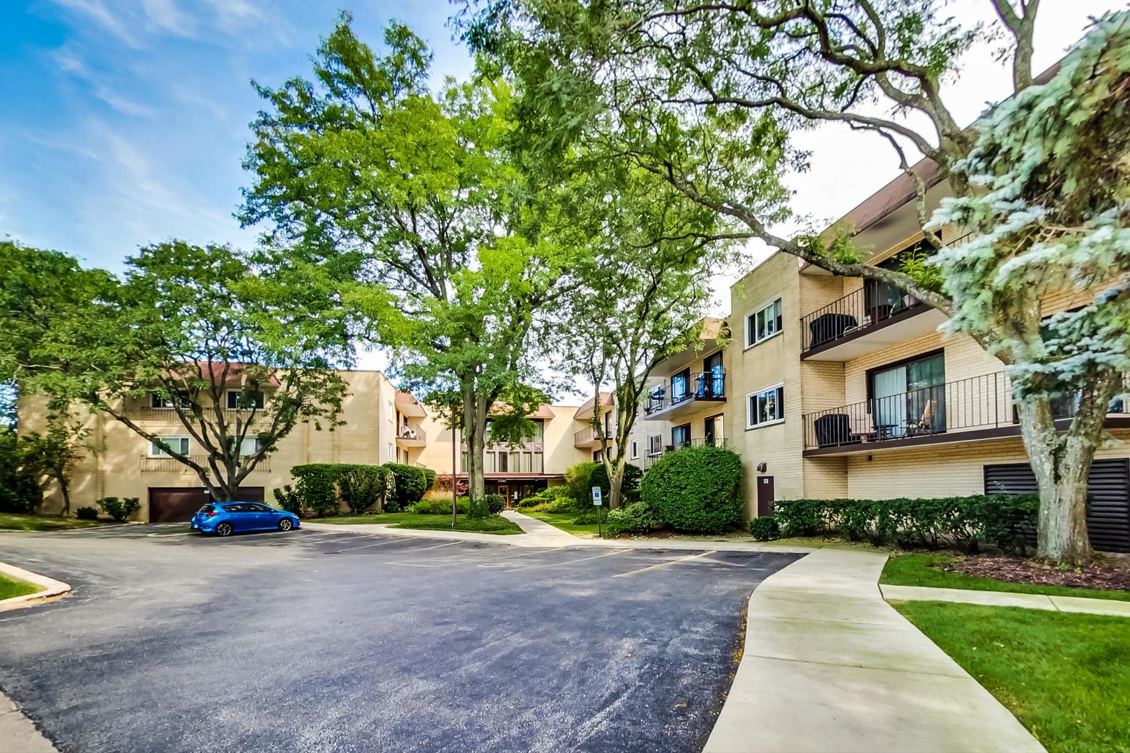 9801 Gross Point Road, Unit 306 Skokie, IL 60076 - Photo 2 of 30