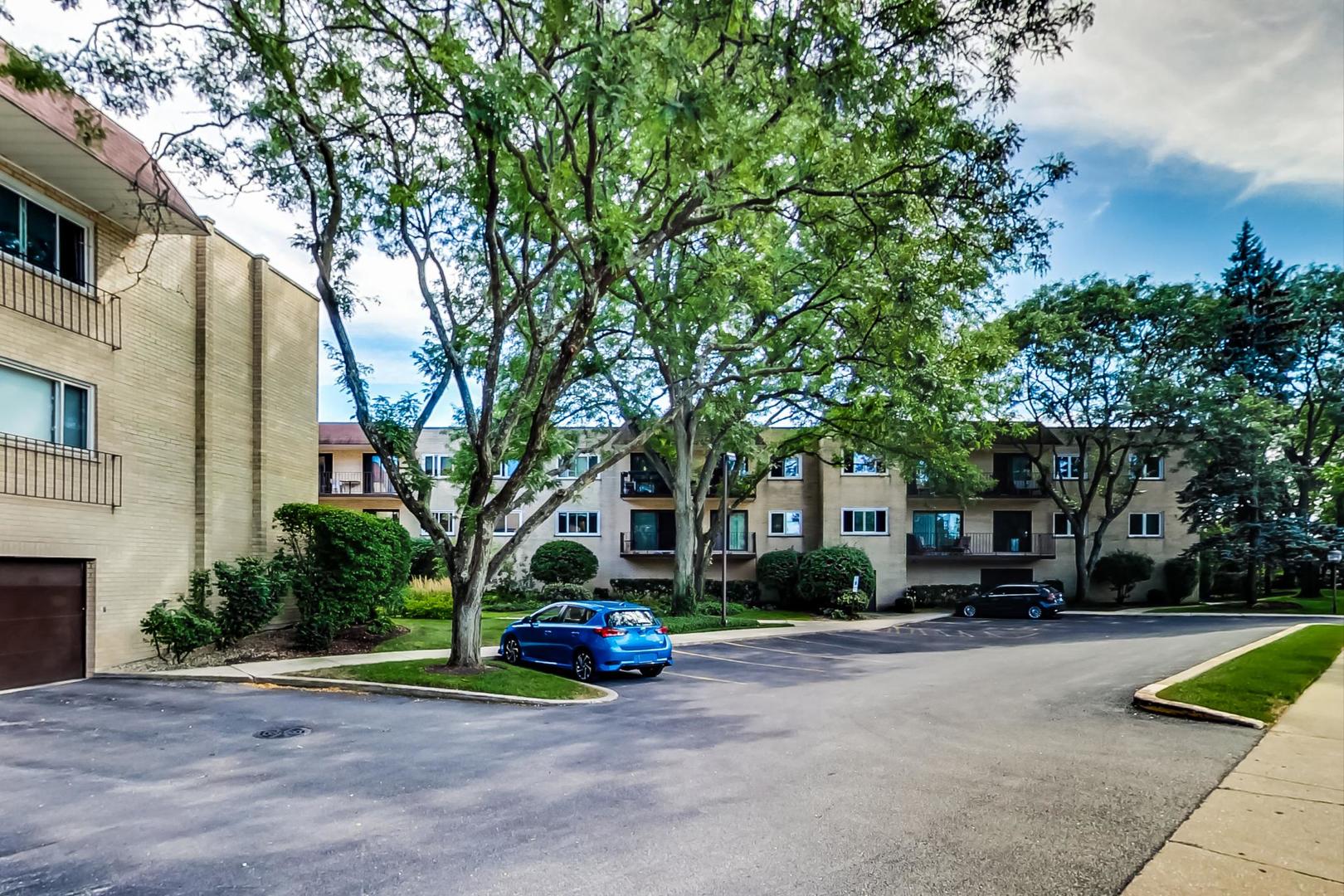 9801 Gross Point Road, Unit 306 Skokie, IL 60076 - Photo 3 of 30