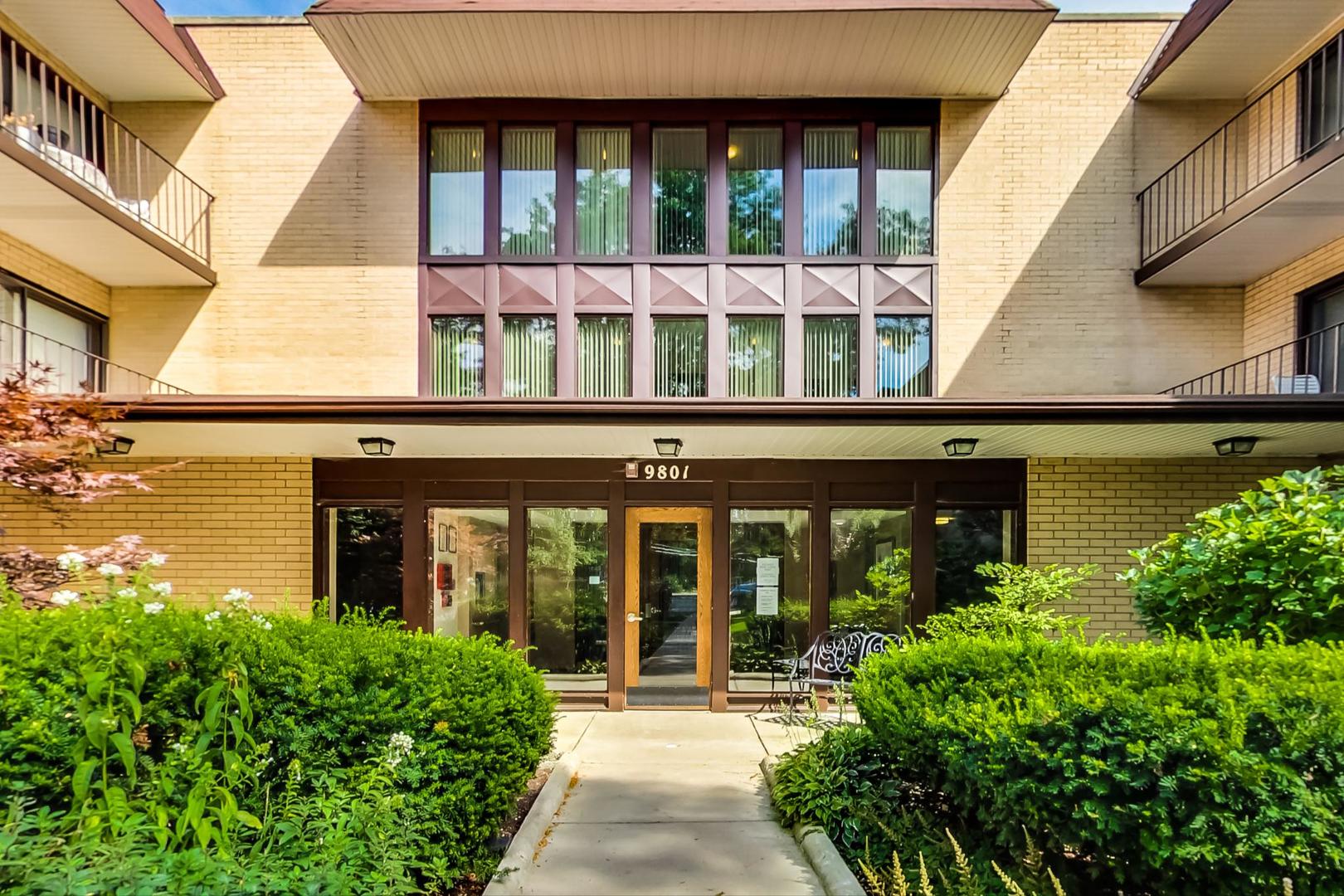 9801 Gross Point Road, Unit 306 Skokie, IL 60076 - Photo 6 of 30