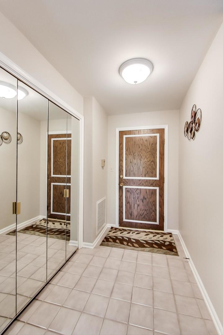 9801 Gross Point Road, Unit 306 Skokie, IL 60076 - Photo 8 of 30
