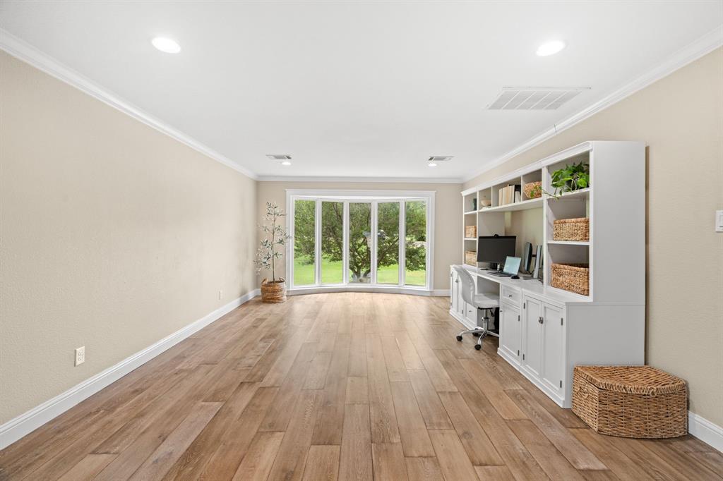 2402 Country Club Road Ennis, TX 75119 - Photo 13 of 33 a living room with furniture and a flat screen tv