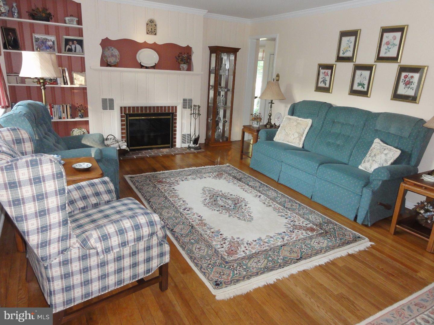 8 Pheasant Road Audubon, PA 19403 - Photo 3 of 25 Living Room