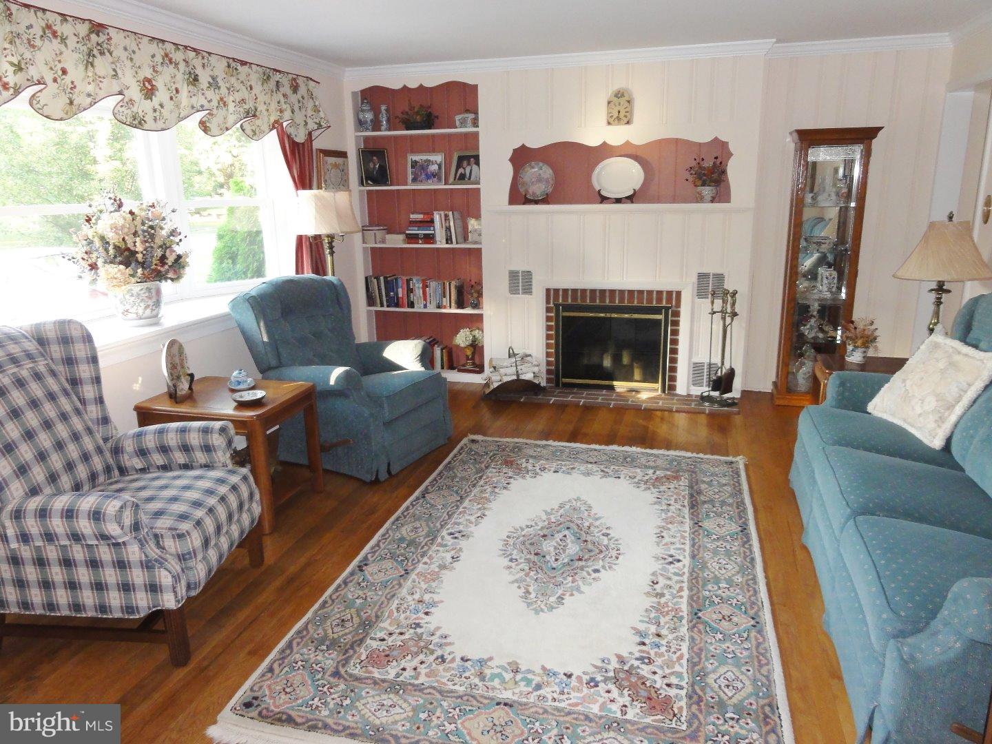 8 Pheasant Road Audubon, PA 19403 - Photo 4 of 25 Living Room