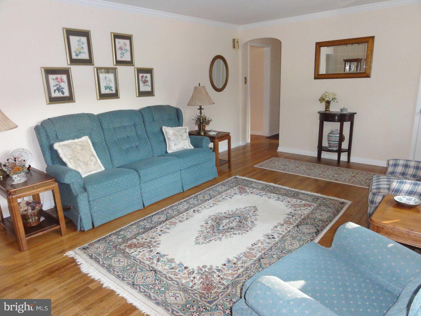 8 Pheasant Road Audubon, PA 19403 - Photo 5 of 25 Living Room