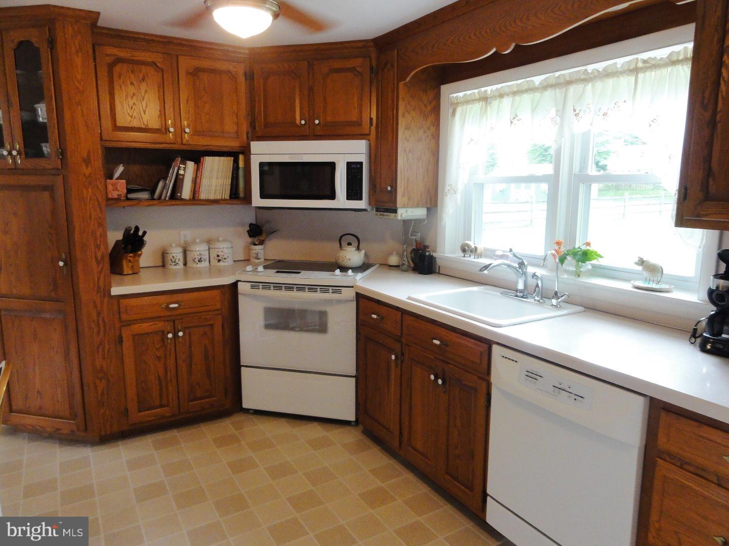 8 Pheasant Road Audubon, PA 19403 - Photo 8 of 25 Kitchen