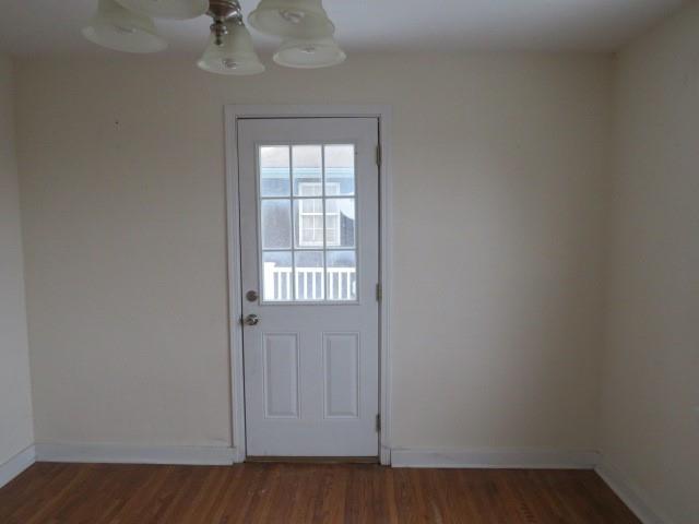 347 Clark Street Washington, PA 15301 - Photo 20 of 25 an empty room with a window
