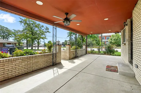 a picture of a wall with a white wall and a white wall