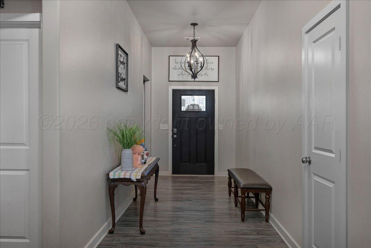 7100 Hart Road Amarillo, TX 79118 - Photo 3 of 24 03-Foyer