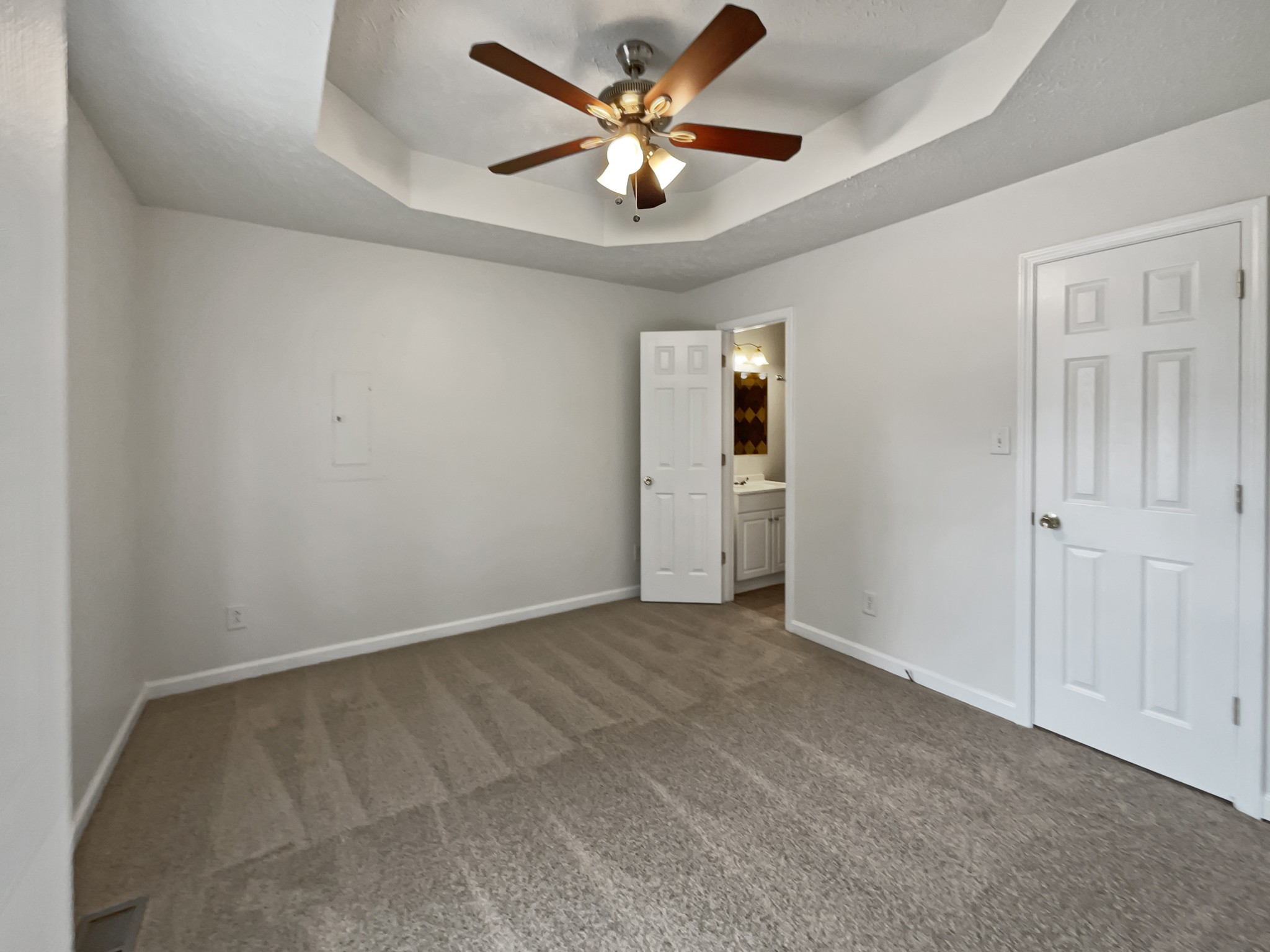 964 Granny White Road Clarksville, TN 37040 - Photo 5 of 25 an empty room with closet and a ceiling fan