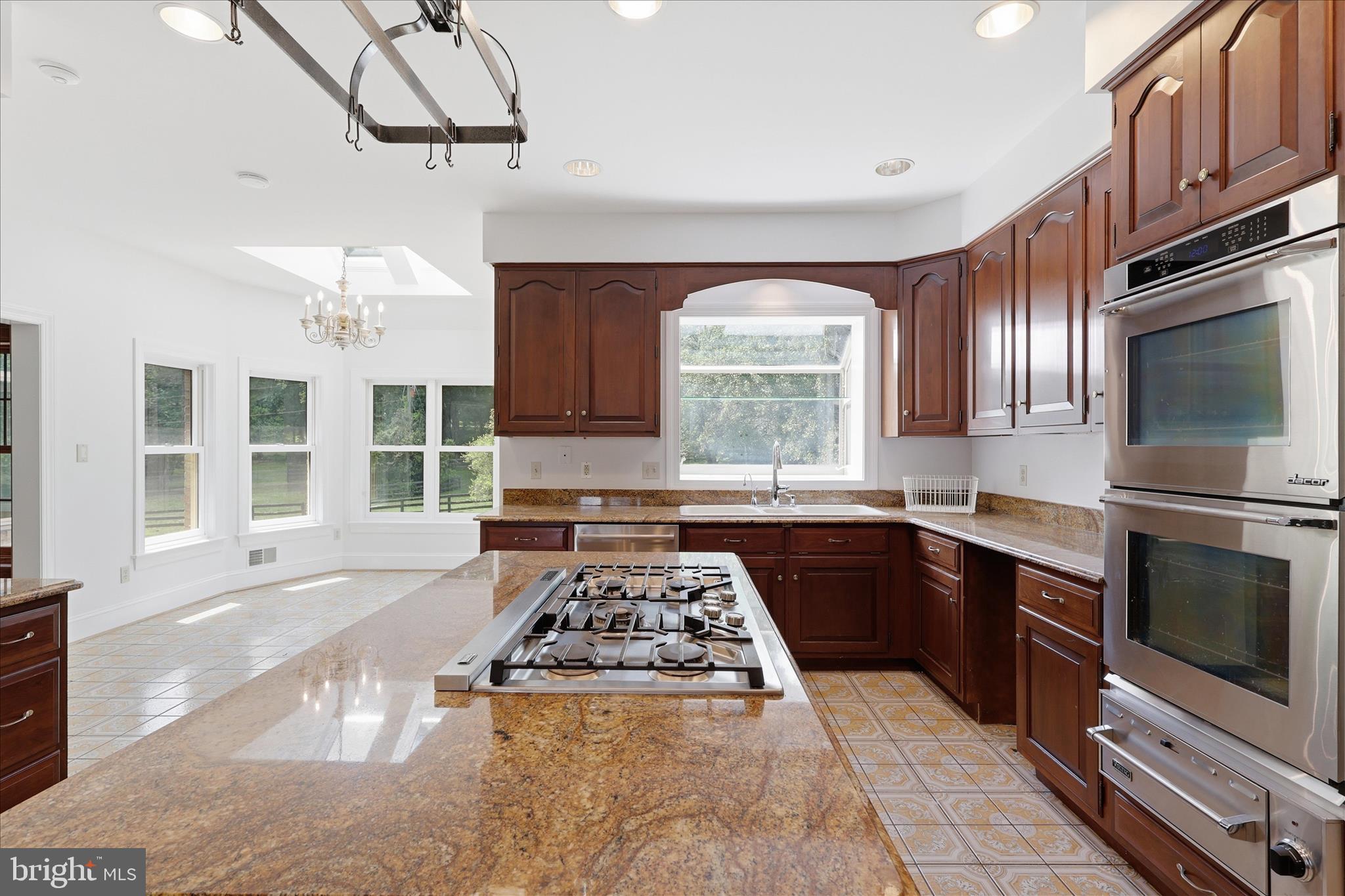 1051 Kelso Road Great Falls, VA 22066 - Photo 8 of 40 Double oven, 6-burner cook and breakfast nook