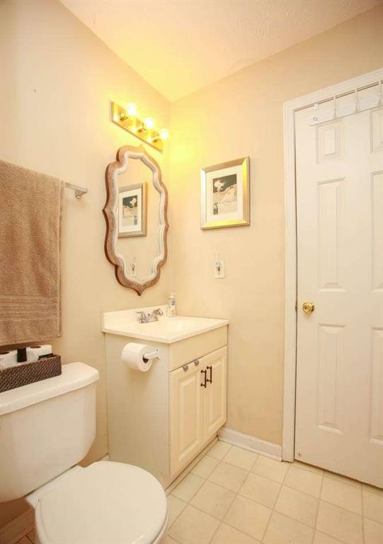 177 Rustin Drive Dallas, GA 30157 - Photo 18 of 26 a bathroom with a toilet sink and mirror