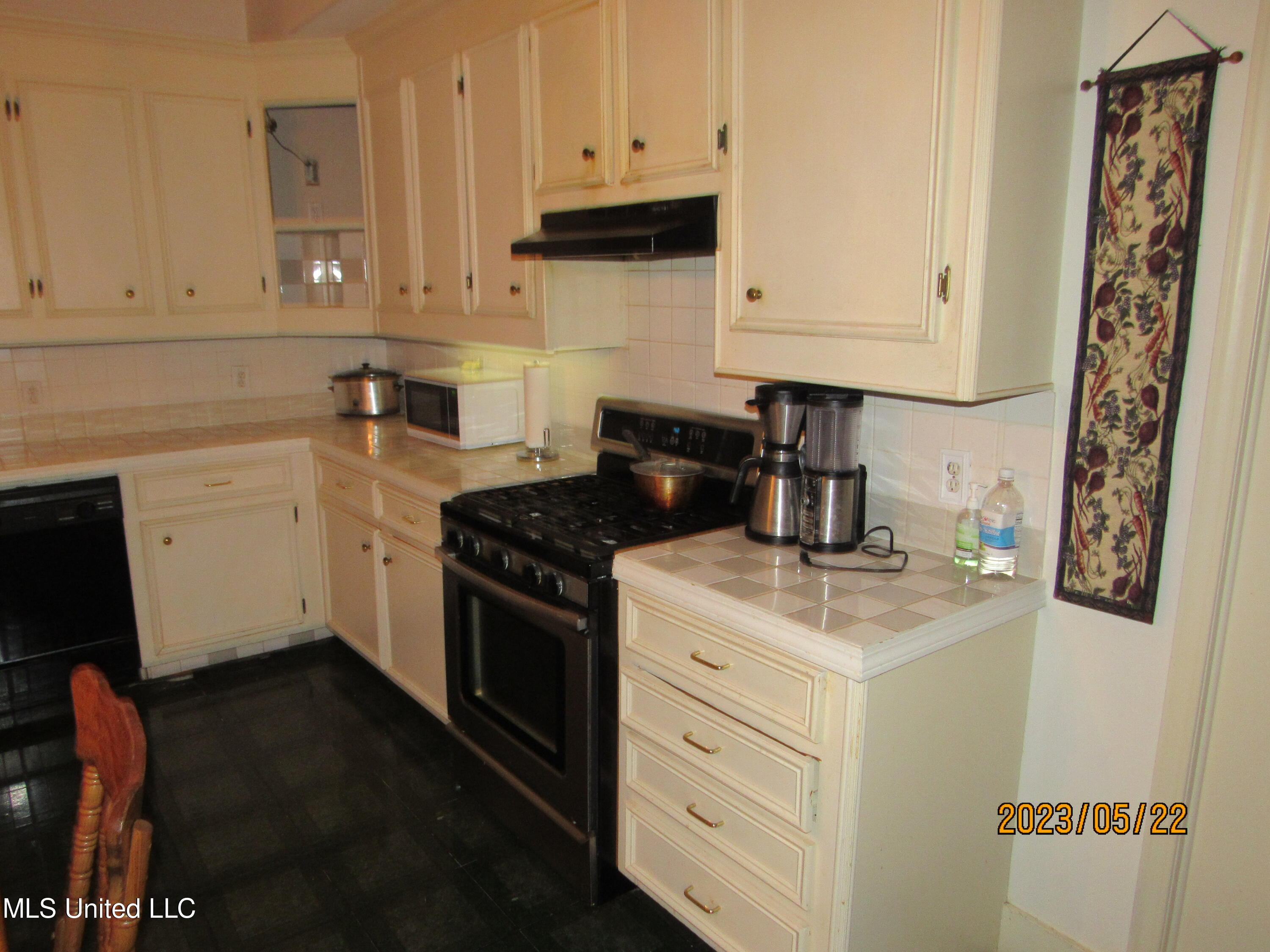 128 Stokes Road Flora, MS 39071 - Photo 7 of 17 Kitchen