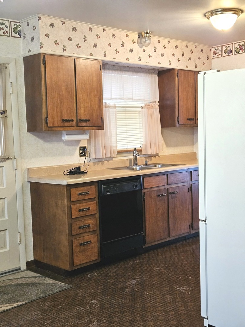 209 Indiana Street Park Forest, IL 60466 - Photo 3 of 24