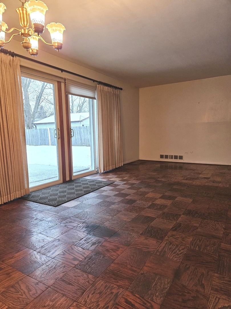 209 Indiana Street Park Forest, IL 60466 - Photo 6 of 24