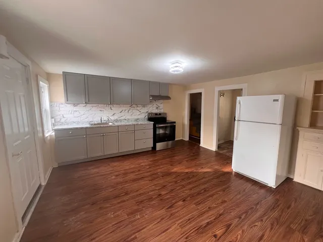 $2,300 | 15 1/2 Ridge Street, Nashua, NH 03064