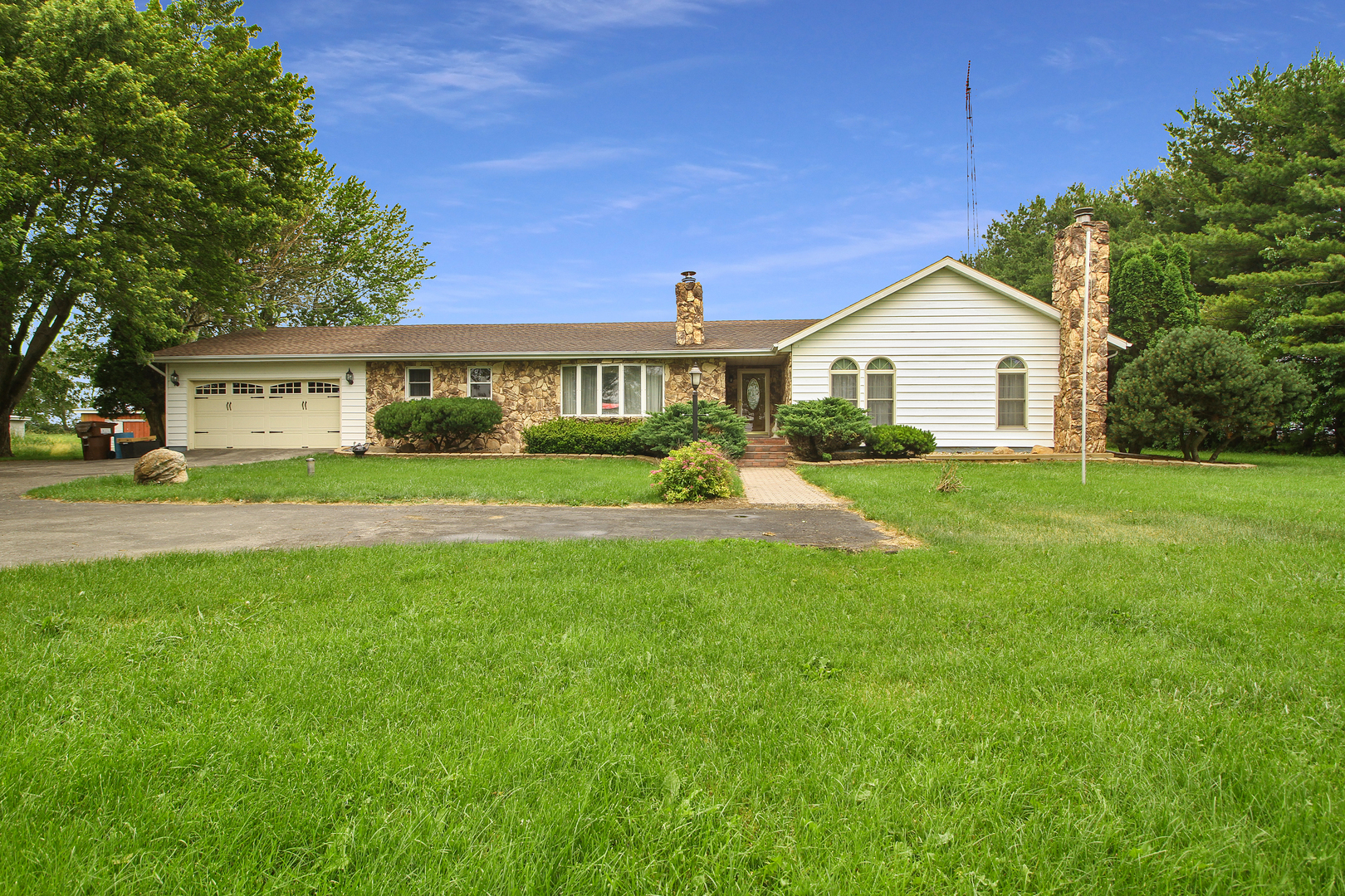 9763 West 1000S Road Bonfield, IL 60913 - Photo 1 of 23 a view of house of a front yard