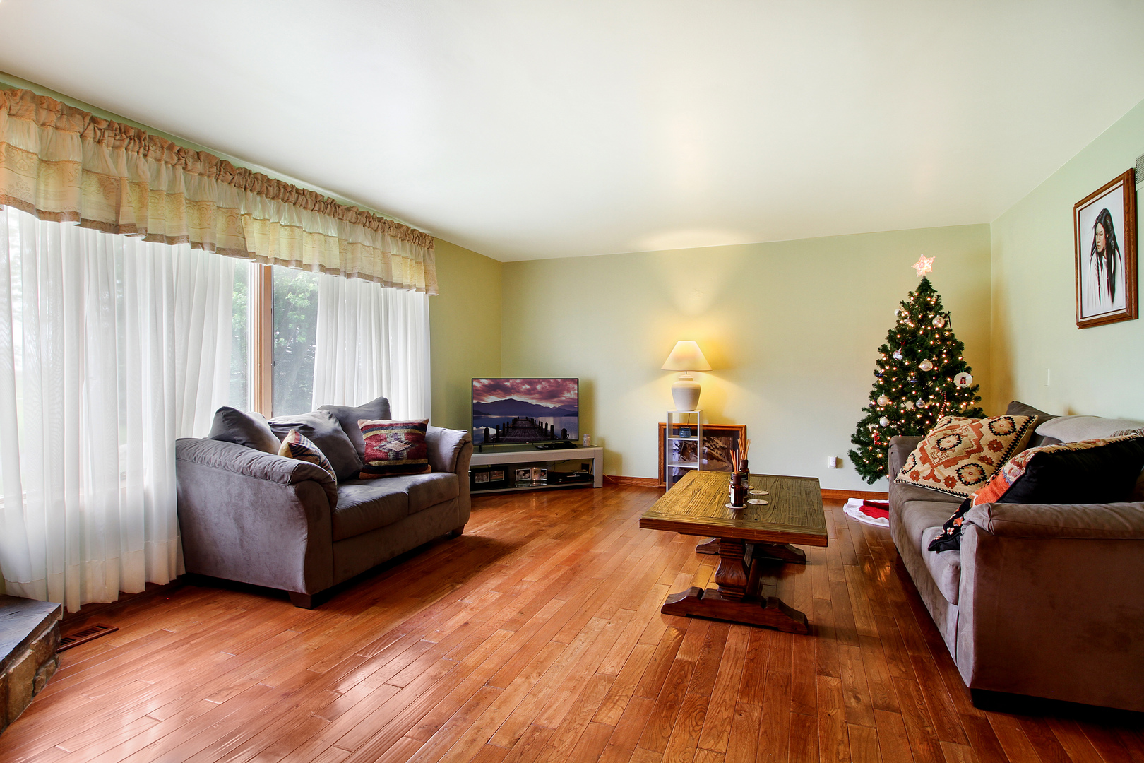 9763 West 1000S Road Bonfield, IL 60913 - Photo 2 of 23 a living room with furniture and a wooden floor