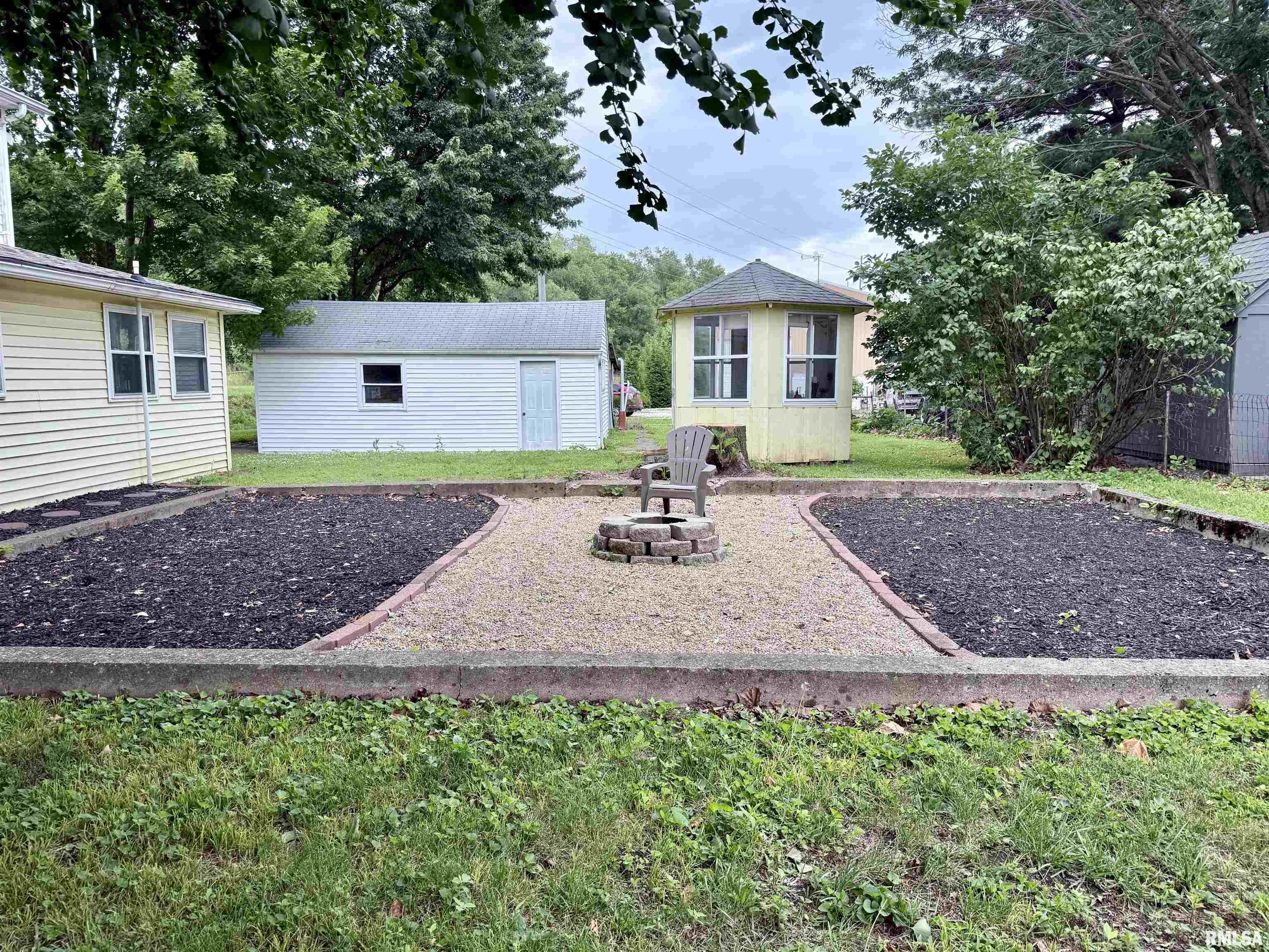 200 North Potts Road Taylorville, IL 62568 - Photo 2 of 32
