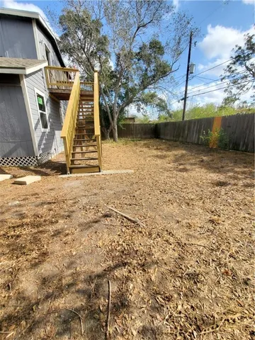 a view of entryway with lake view