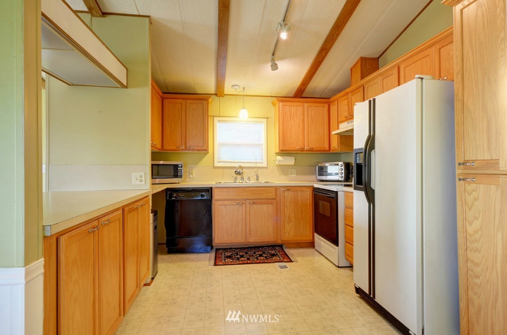 12718 Northeast 199th Street Bothell, WA 98011 - Photo 10 of 24 Gallery Image 10