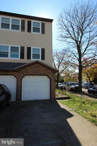a front view of house with yard