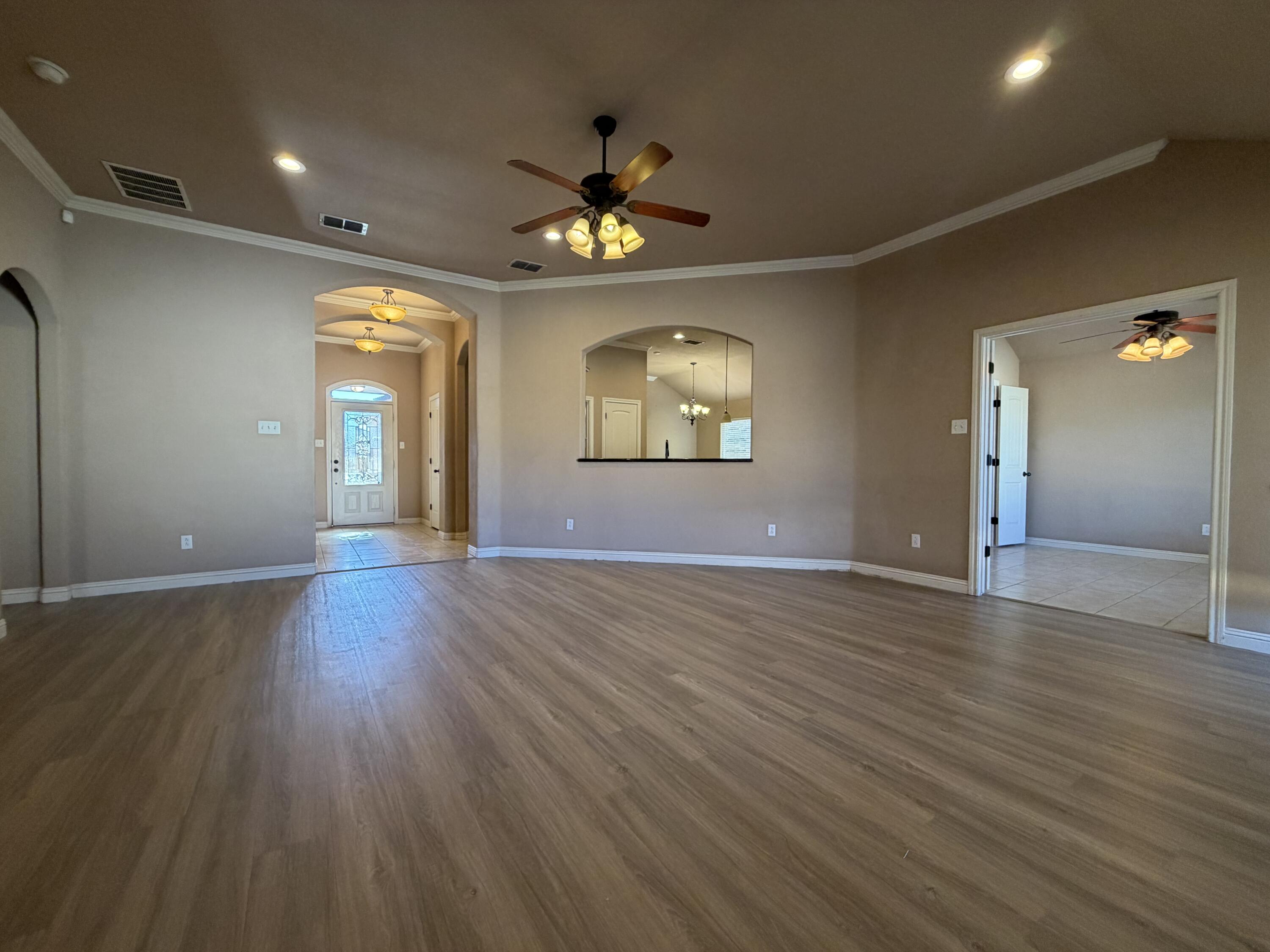 5508 104th Street Lubbock, TX 79424 - Photo 12 of 38 Living Room