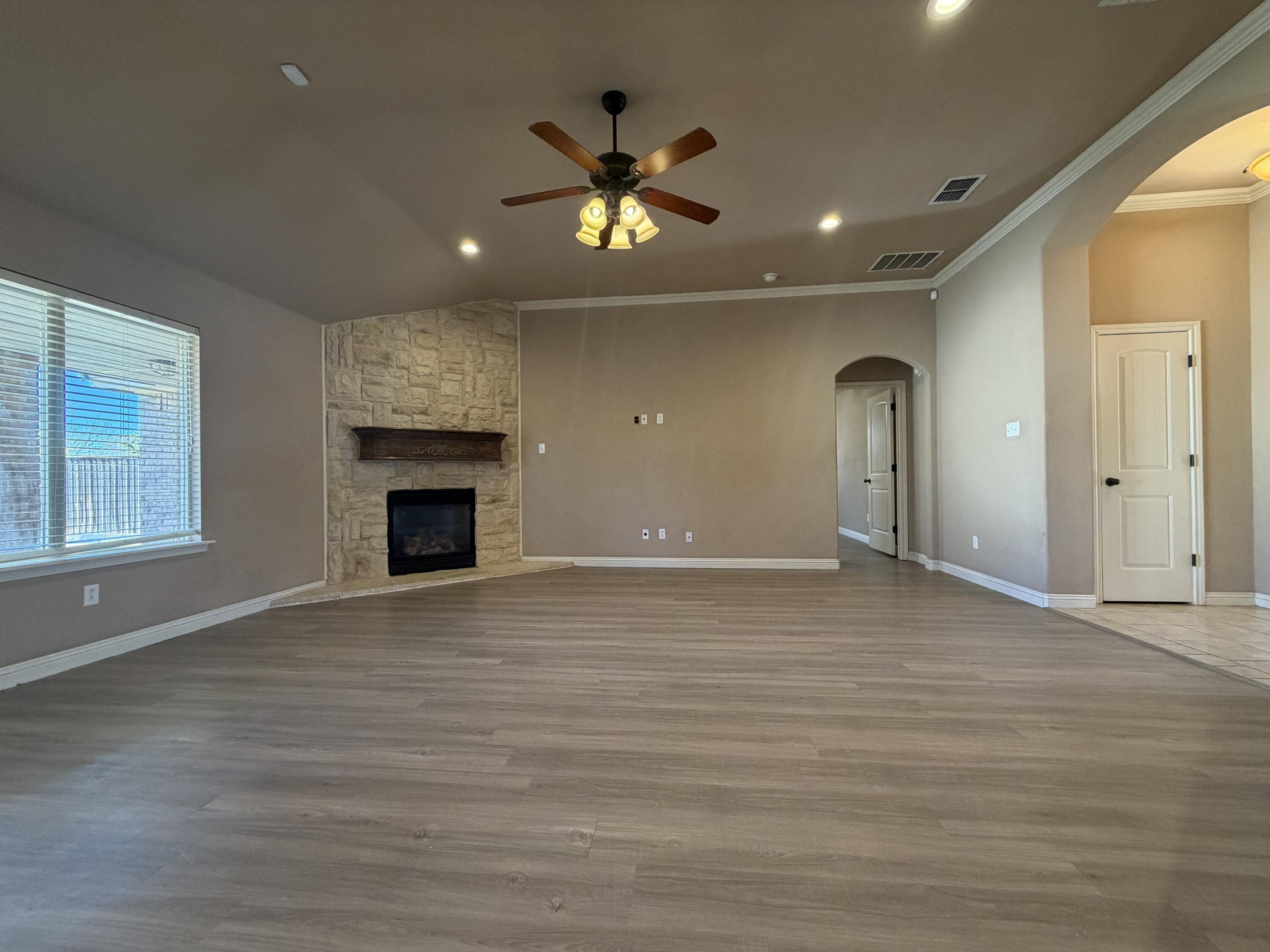 5508 104th Street Lubbock, TX 79424 - Photo 13 of 38 Living Room