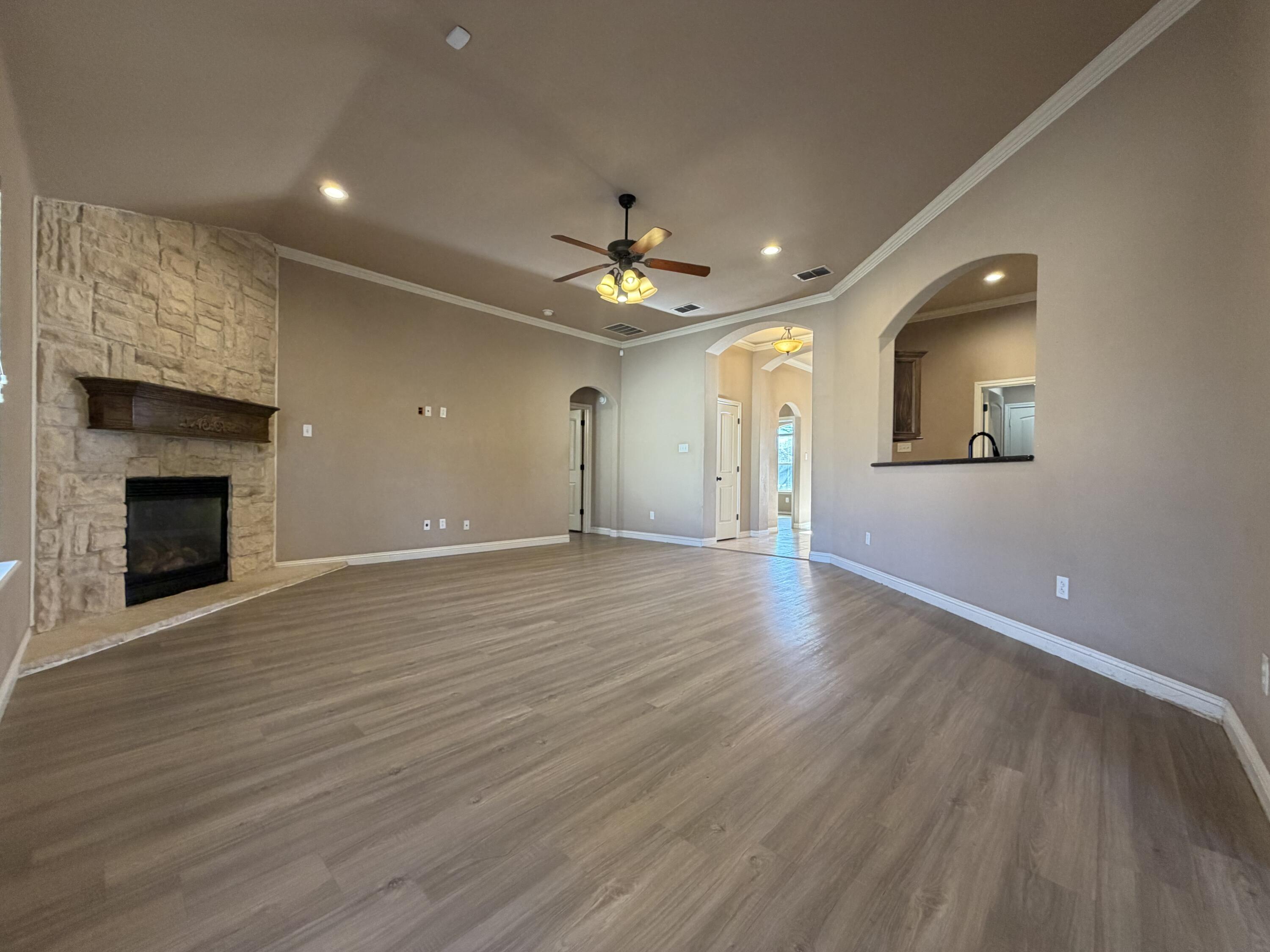 5508 104th Street Lubbock, TX 79424 - Photo 14 of 38 Living Room