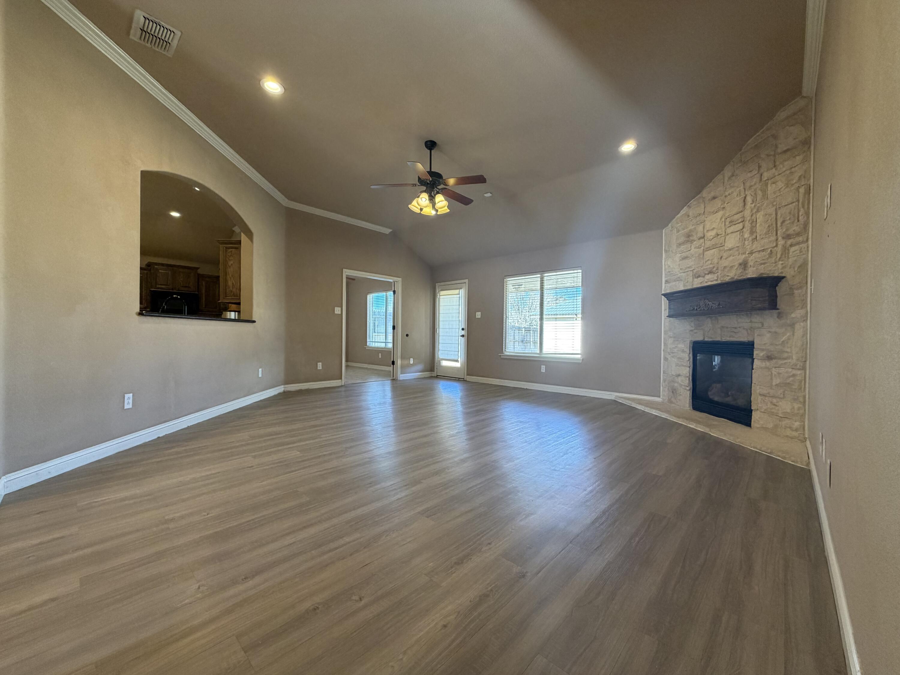 5508 104th Street Lubbock, TX 79424 - Photo 15 of 38 Living Room