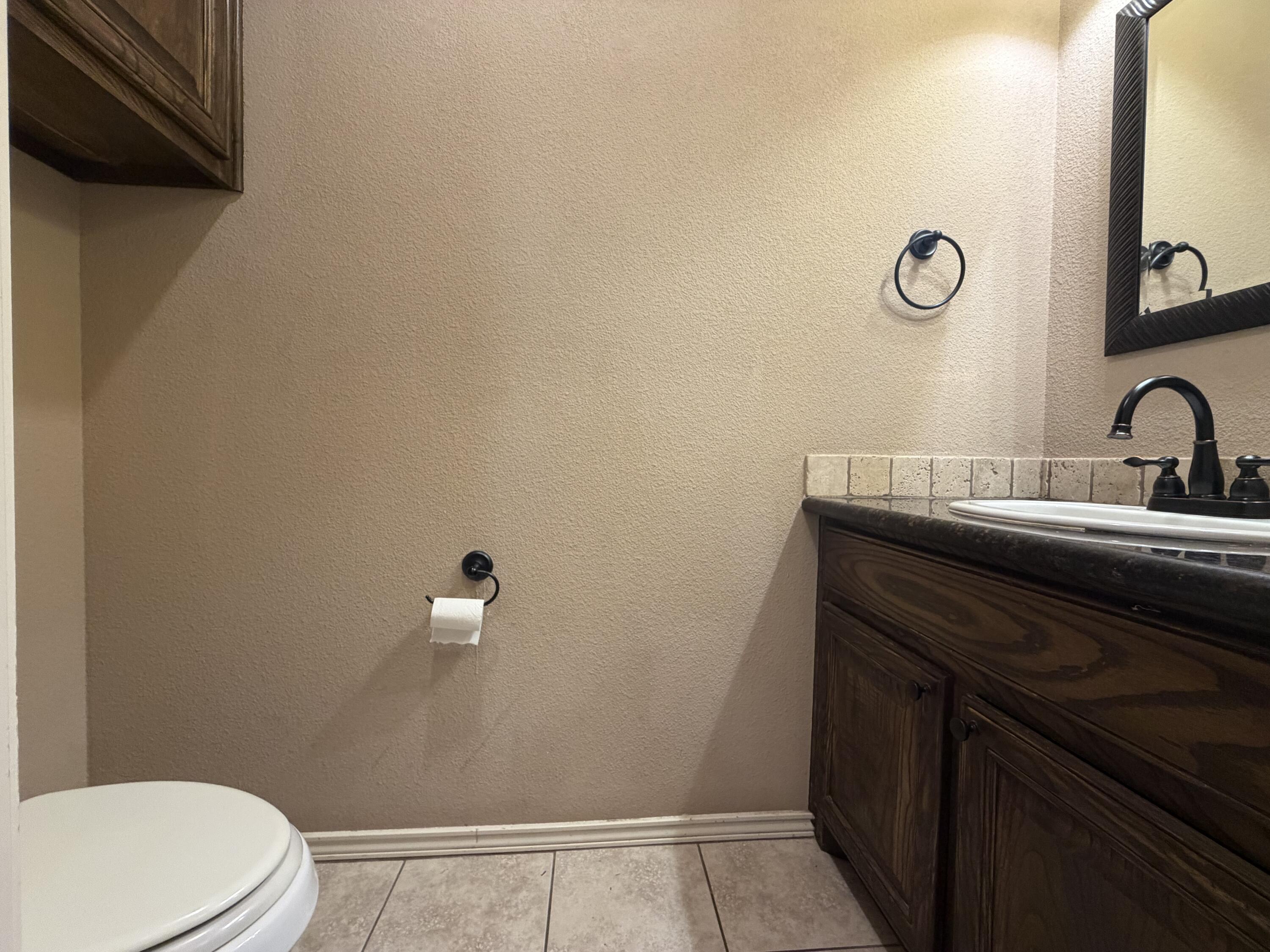 5508 104th Street Lubbock, TX 79424 - Photo 23 of 38 Half Bath