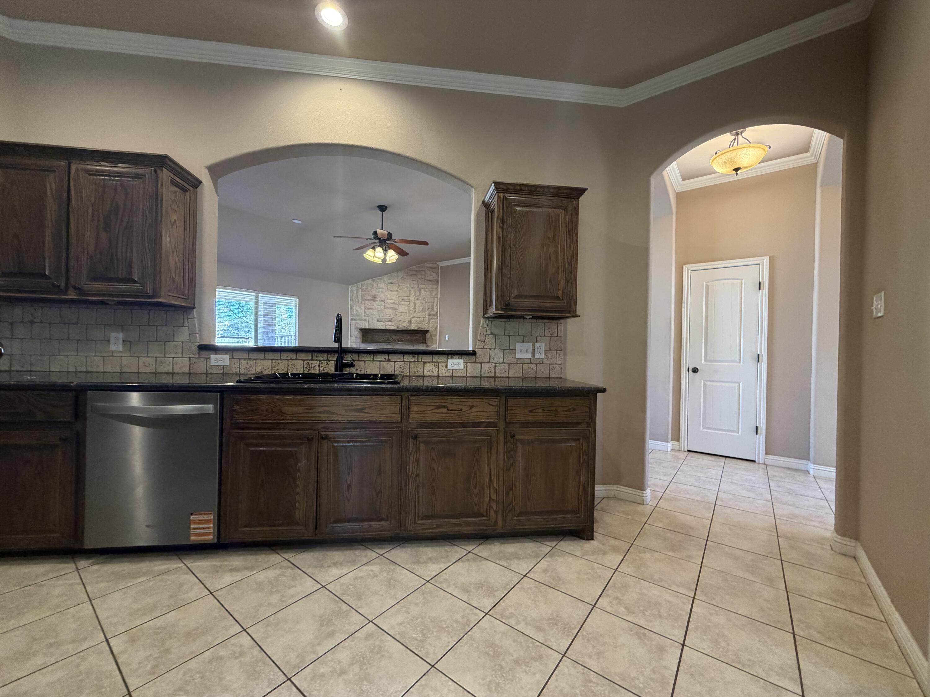 5508 104th Street Lubbock, TX 79424 - Photo 4 of 38 Kitchen