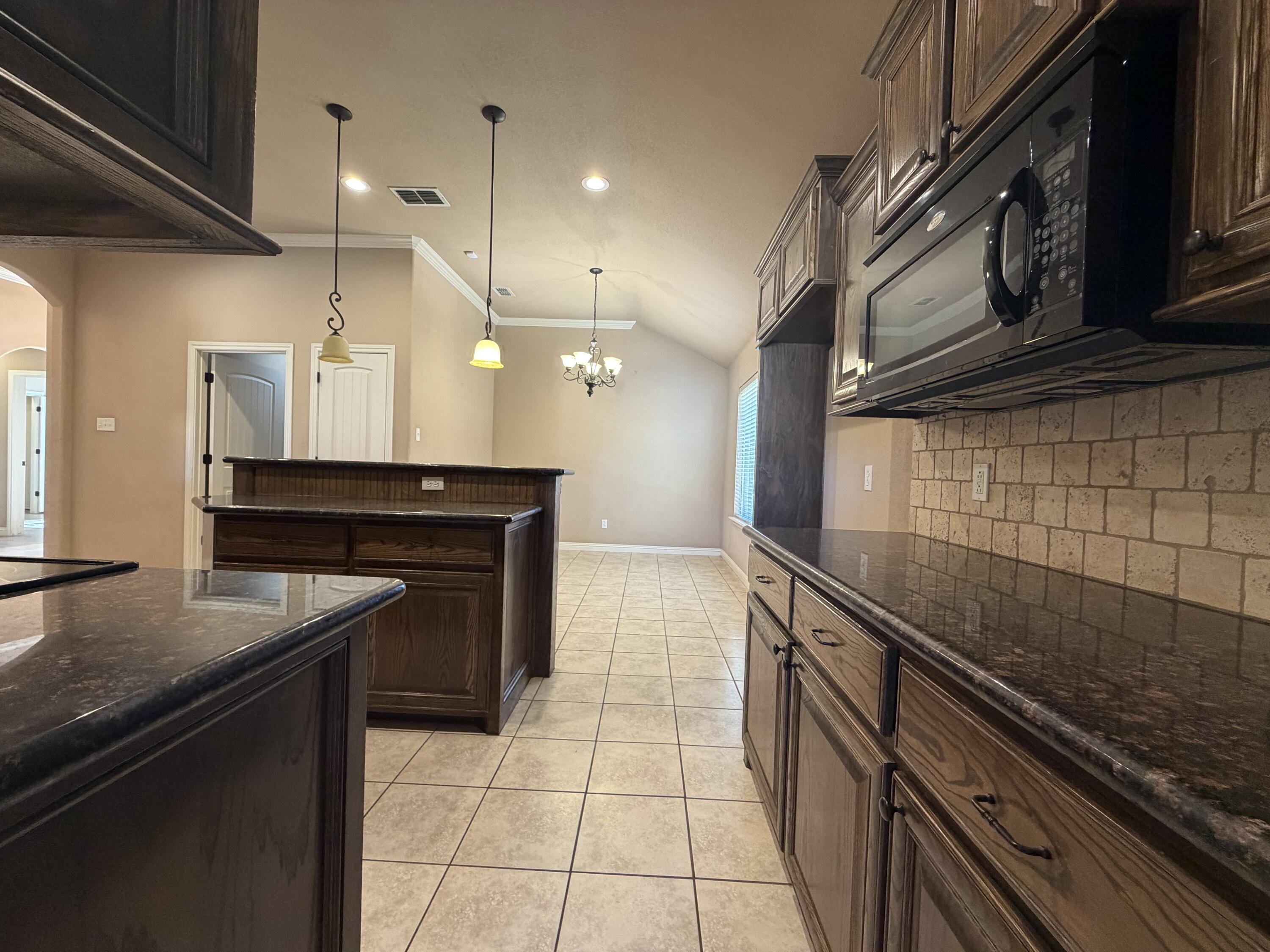 5508 104th Street Lubbock, TX 79424 - Photo 9 of 38 Kitchen