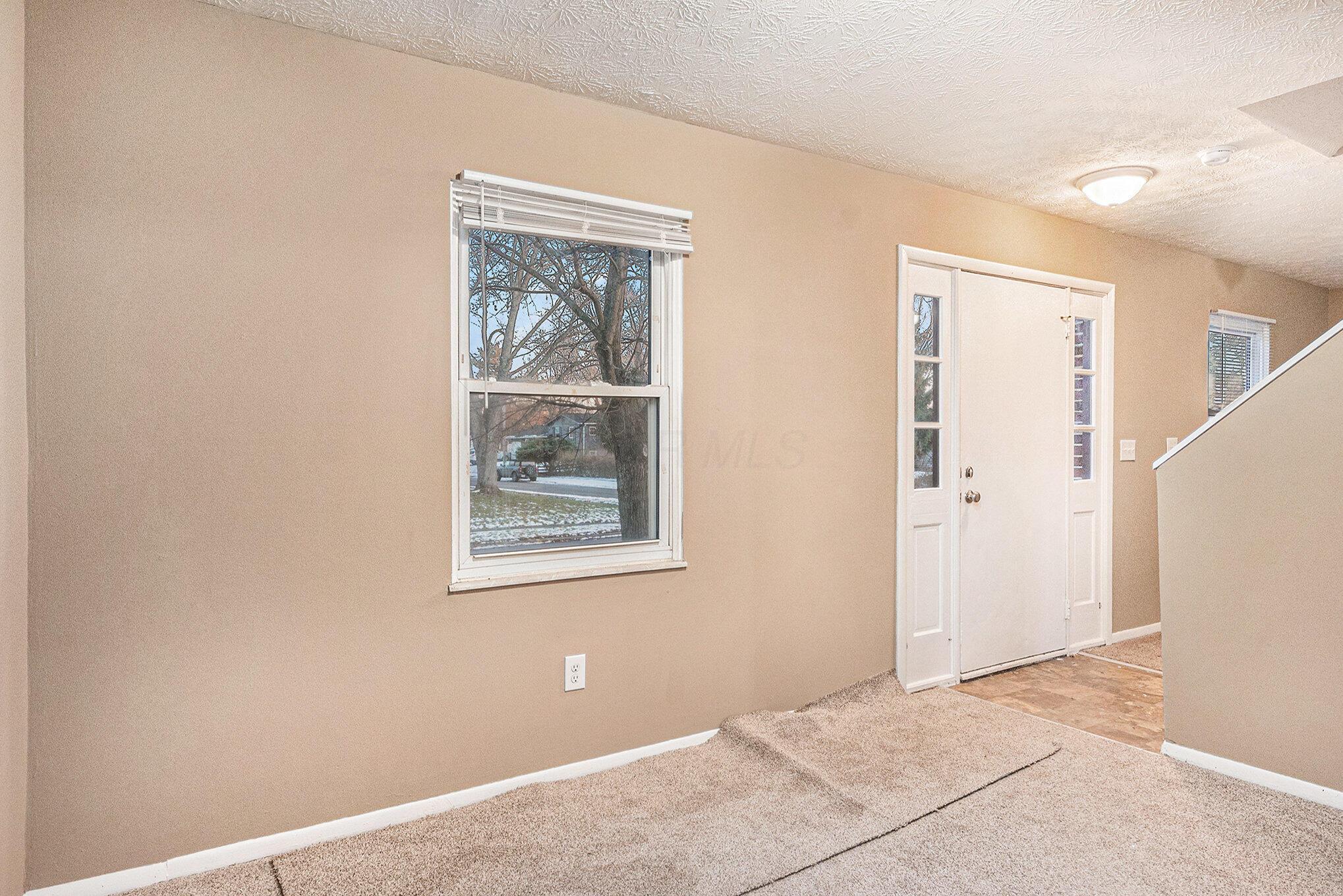 3275 Faycrest Road Columbus, OH 43232 - Photo 2 of 17 002_file_162