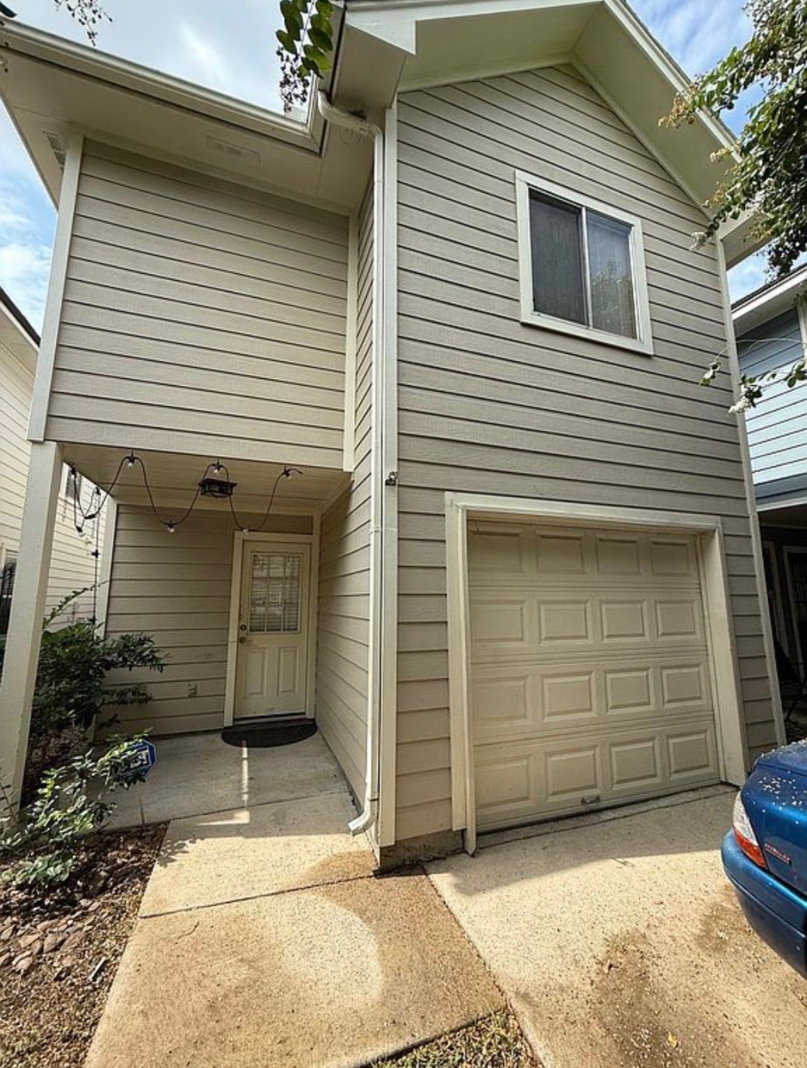 1204 Andrews Street Houston, TX 77019 - Photo 11 of 15 a view of a house with garage